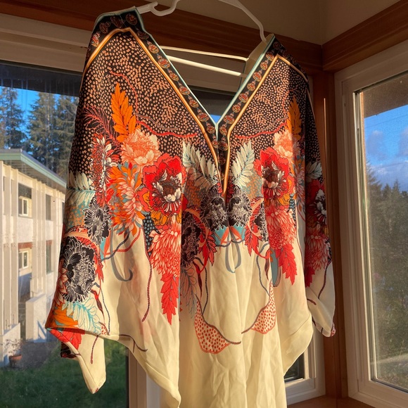 Tops - Beautiful blouse with such a unique pattern you are sure to stand out.